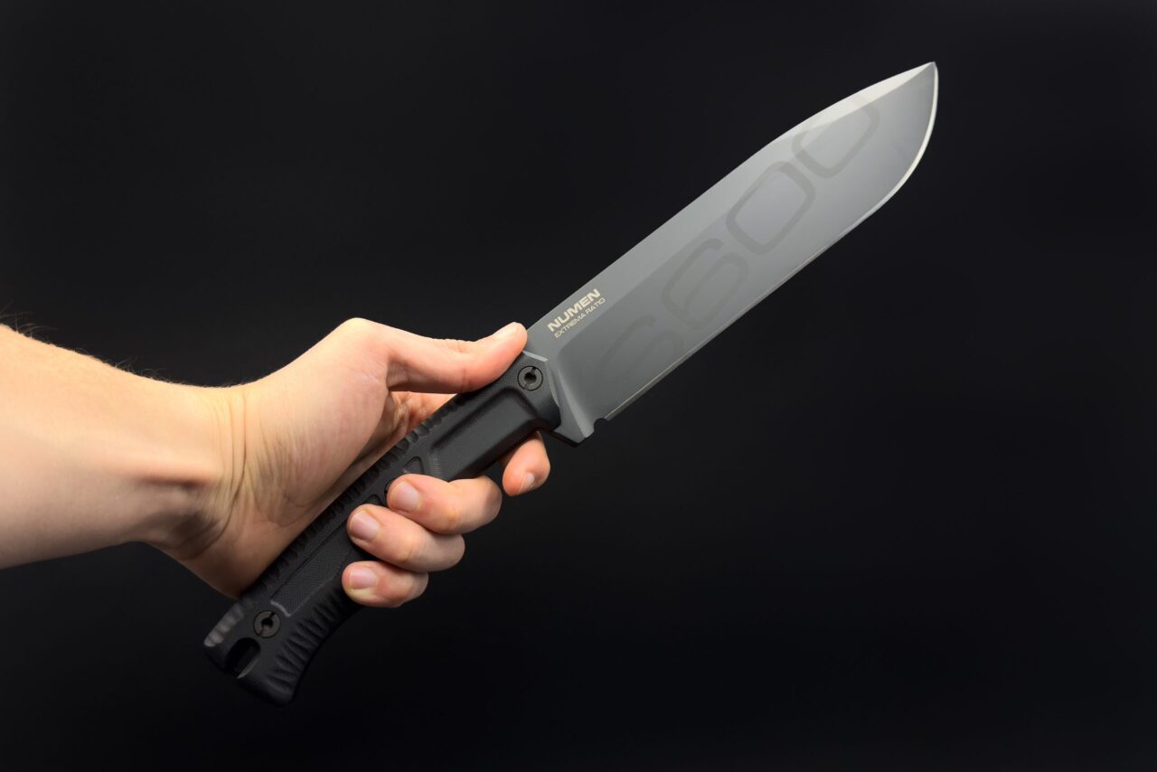 NUMEN-S600-BLACK-HAND-scaled-1.jpg